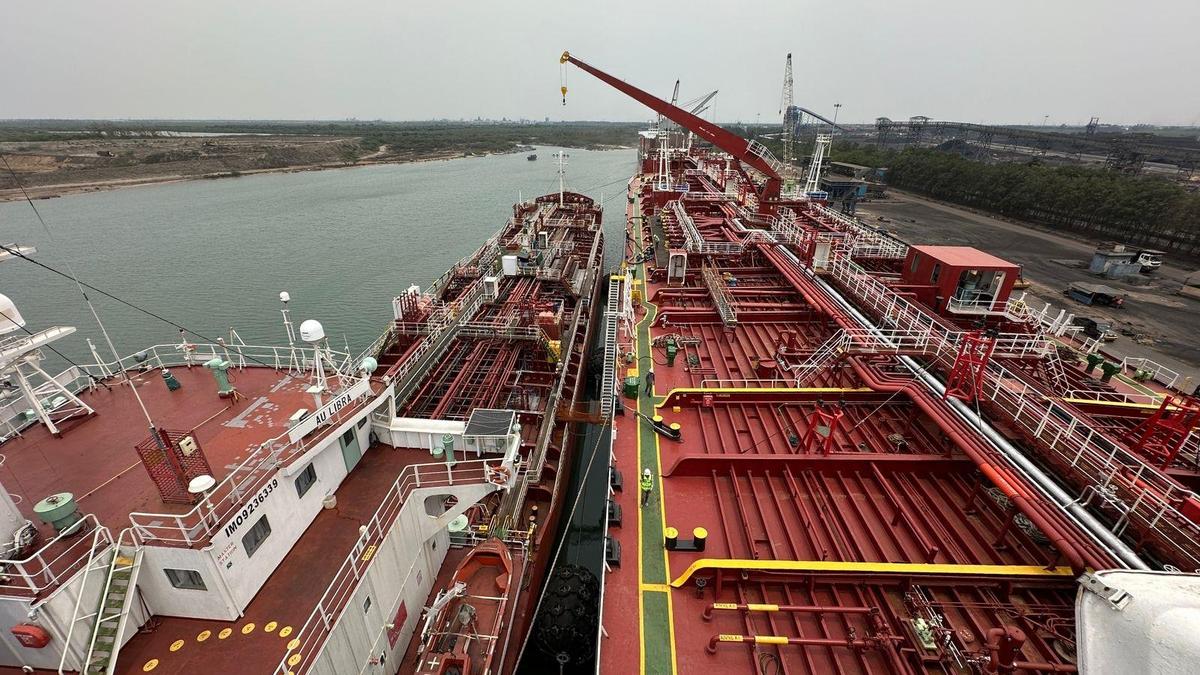 Adani Krishnapatnam Port executes double banking operation