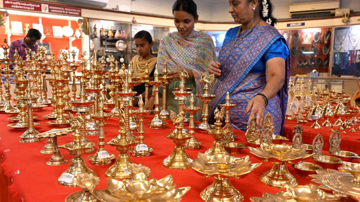 Lamps on display at Poompuhar for Karthigai Deepam festival