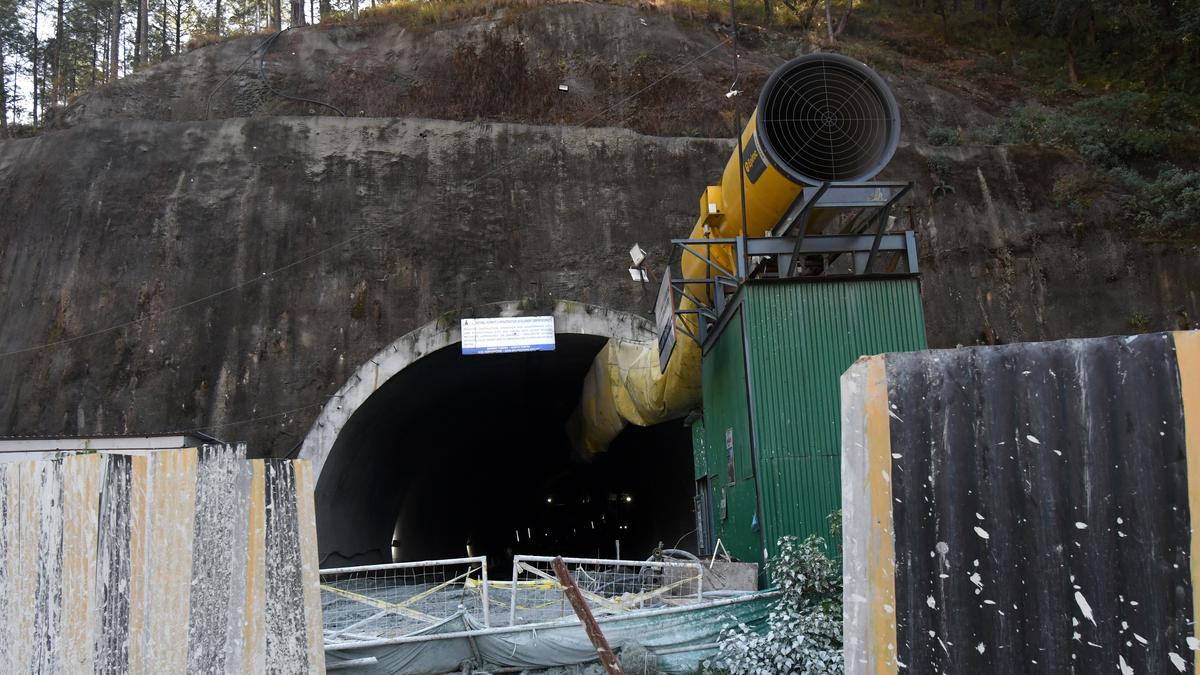 'Every day, we hear two more hours': Anxiety at peak in Jharkhand village as tunnel rescue hits setback
