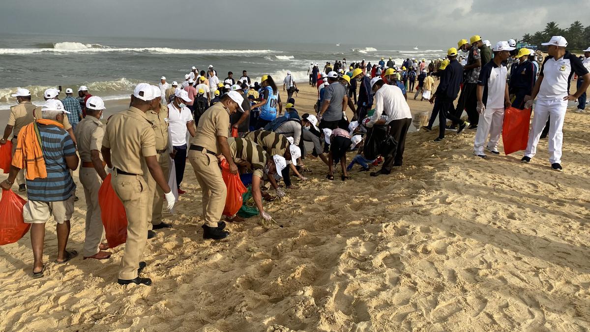 Beaches in Mangaluru cleaned by volunteers on International Ocean Day