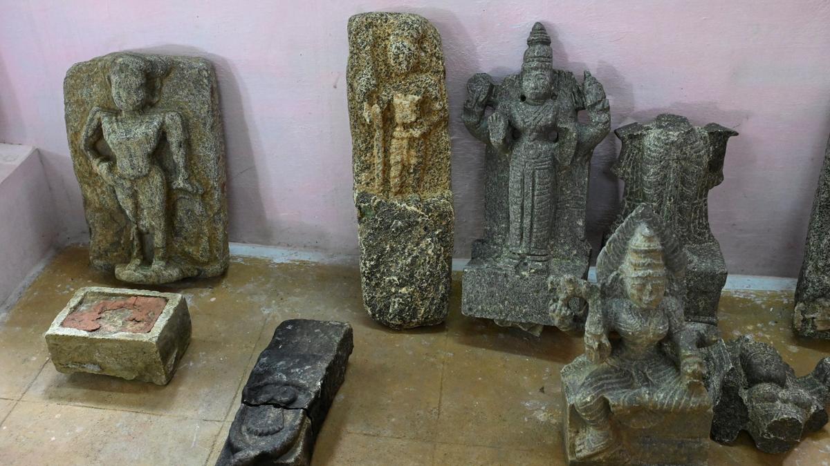 17th-century idols, sculptures found near Bhavani river in T.N. handed over to museum