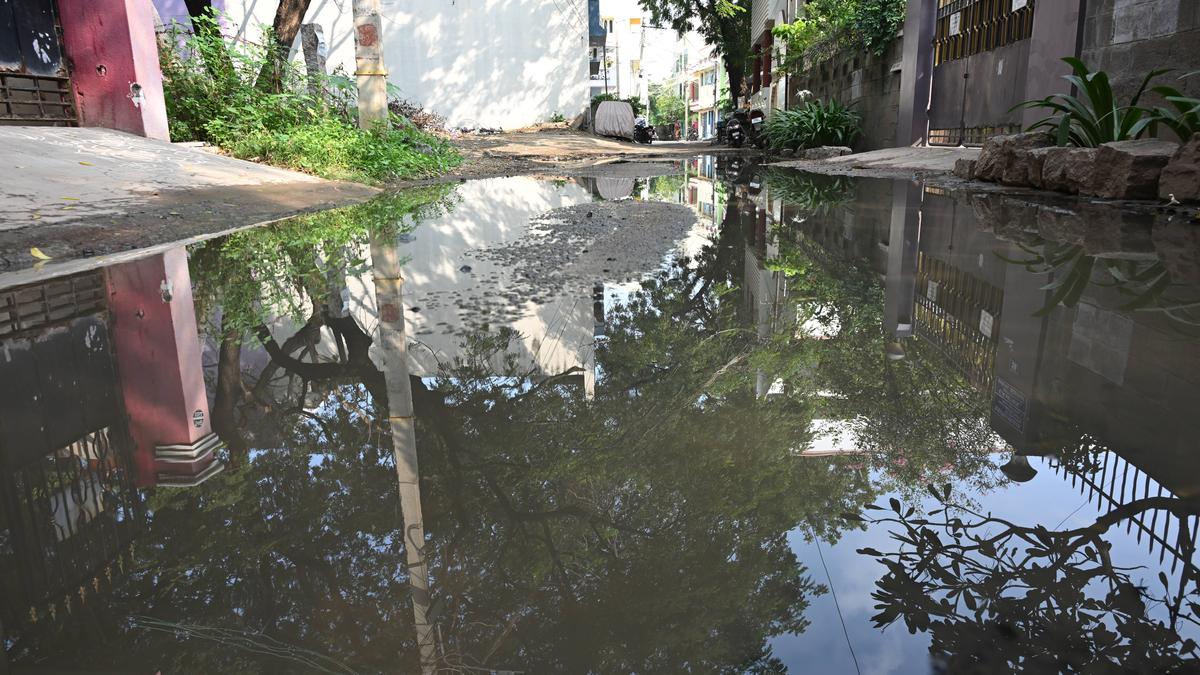 Residents complain of sewage stagnating on roads