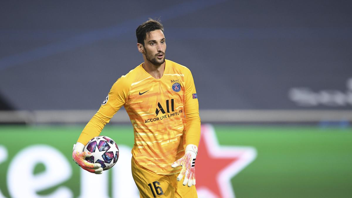 PSG goalkeeper Sergio Rico hospitalized after being hit by free horse