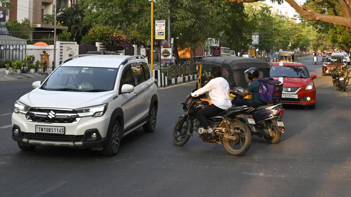 A traffic signal is required at the junction of Ashok Nagar 11th and 12th Avenues