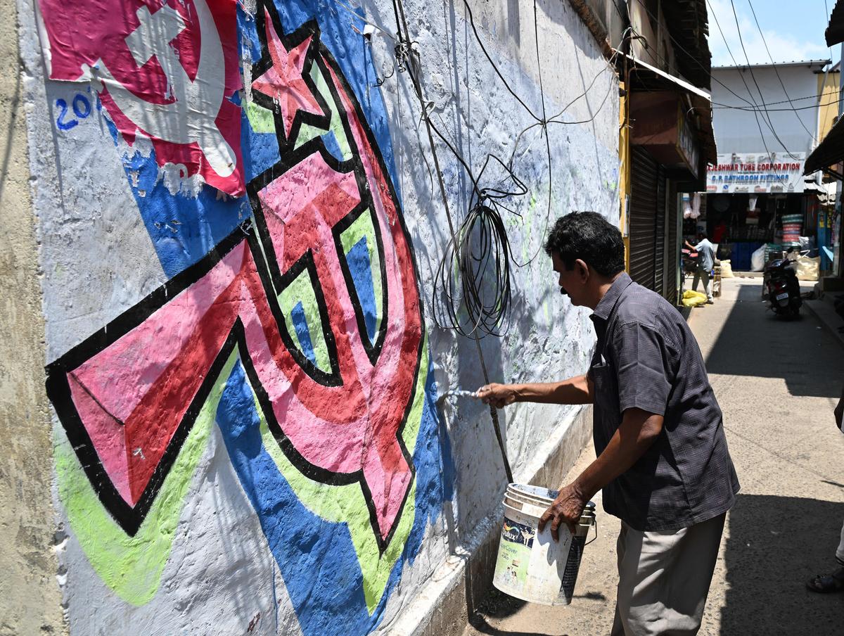 श्री बेबी का मानना ​​है कि सांप्रदायिकता के खिलाफ लड़ाई संस्कृति के दायरे में है। फ़ाइल।