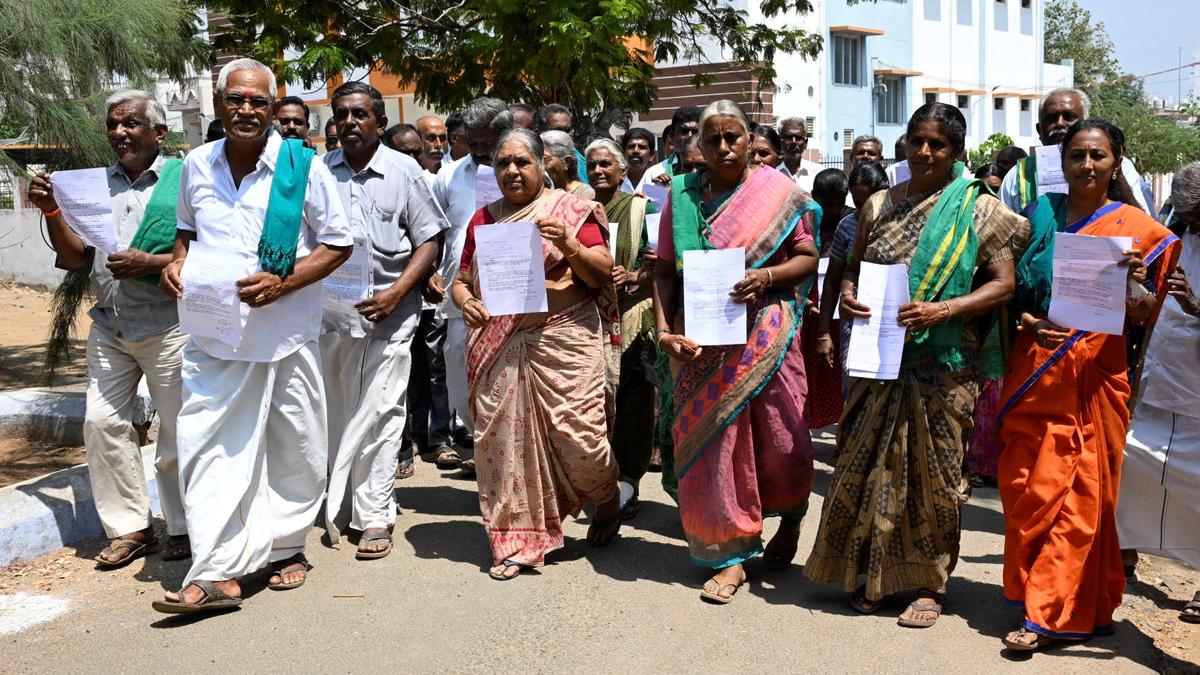 Farmers in Erode demand water release in LBP canal as per government order, failing which compensation has to be provided, they say