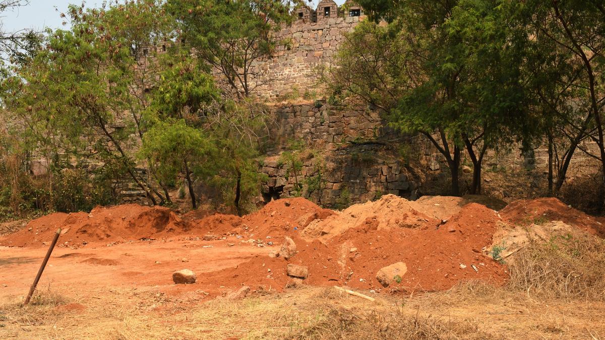 ASI stops use of earthmovers by golf club at Naya Qila