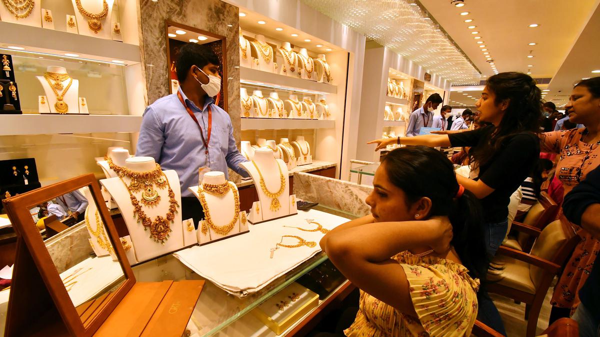 Gold plunges ₹430 ahead of Akshay Tritiya; silver tumbles by ₹670