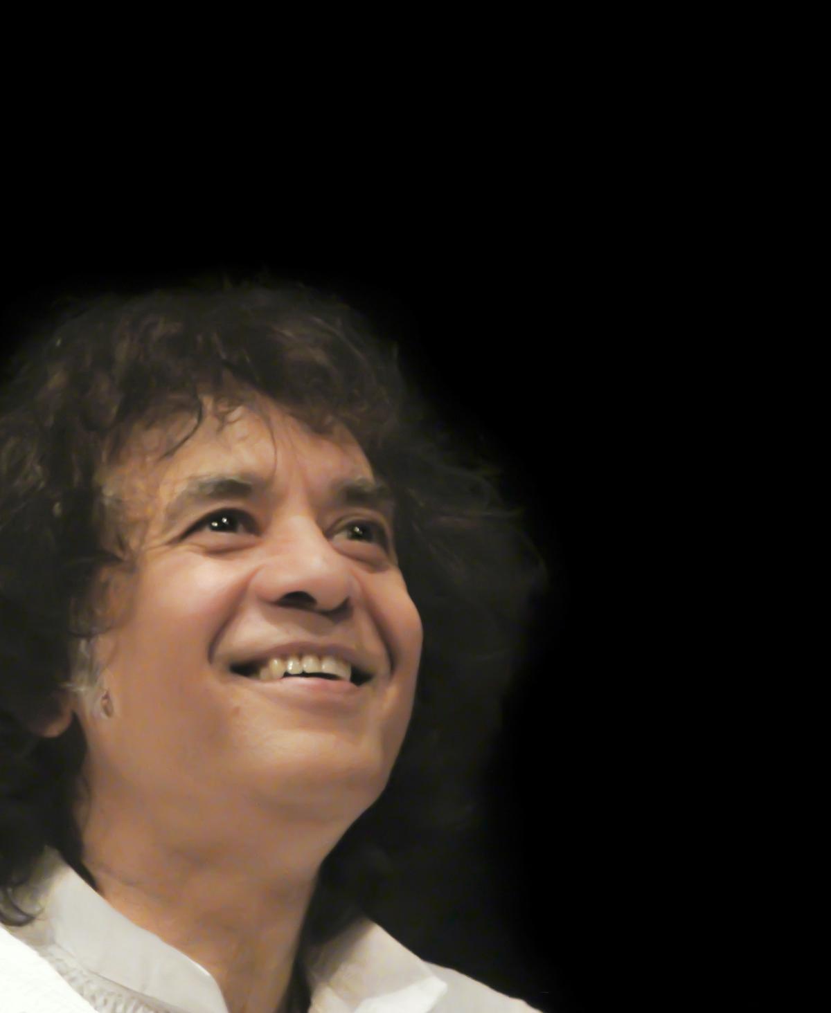 A faixa, 'Merging Paralles', é uma homenagem a Ustad Zakir Hussain. A faixa, 'Merging Paralles', é uma homenagem a Ustad Zakir Hussain.