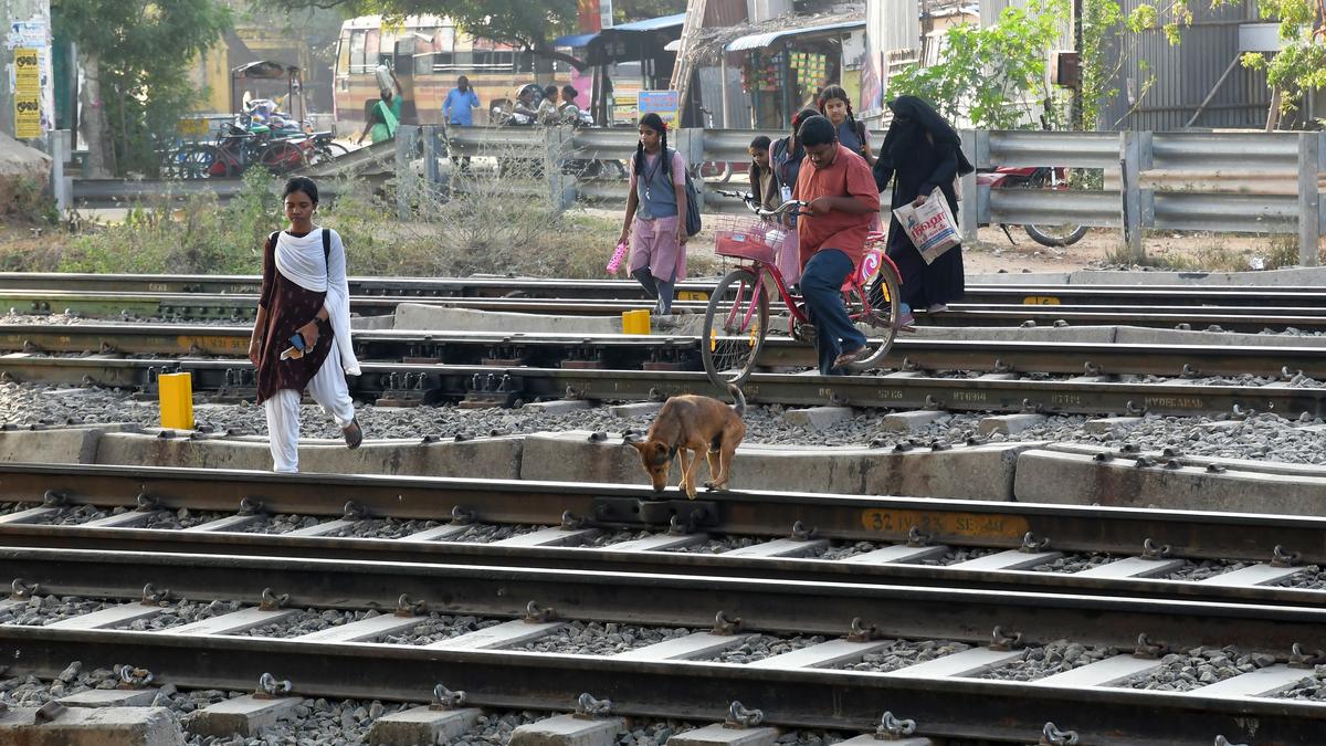 Tirupparankundram residents demand alternative way to cross railway track