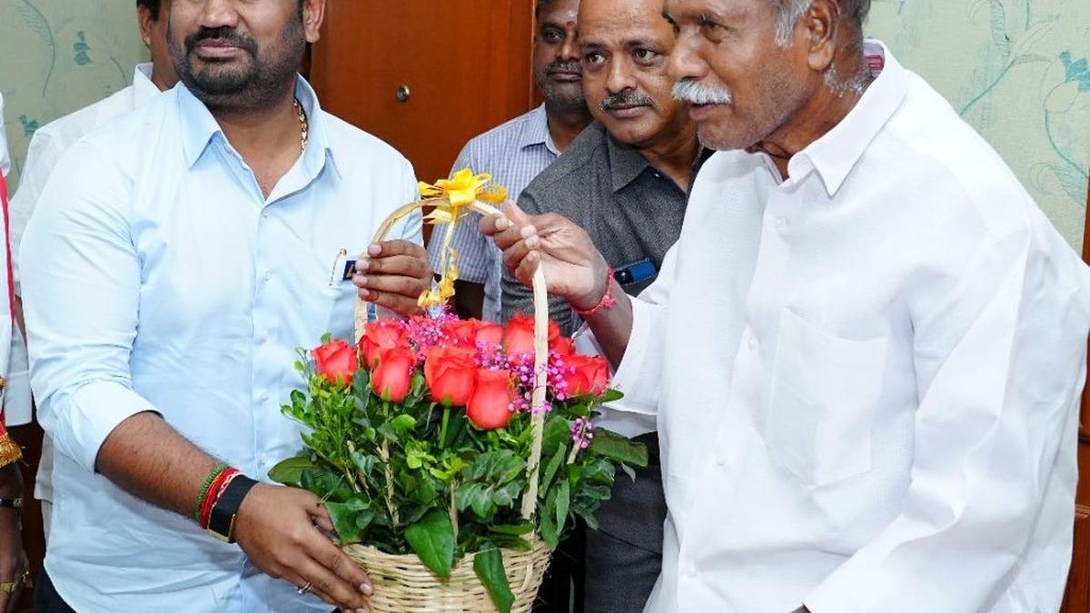 LJK leader Martin calls on Chief Minister Rangasamy - The Hindu