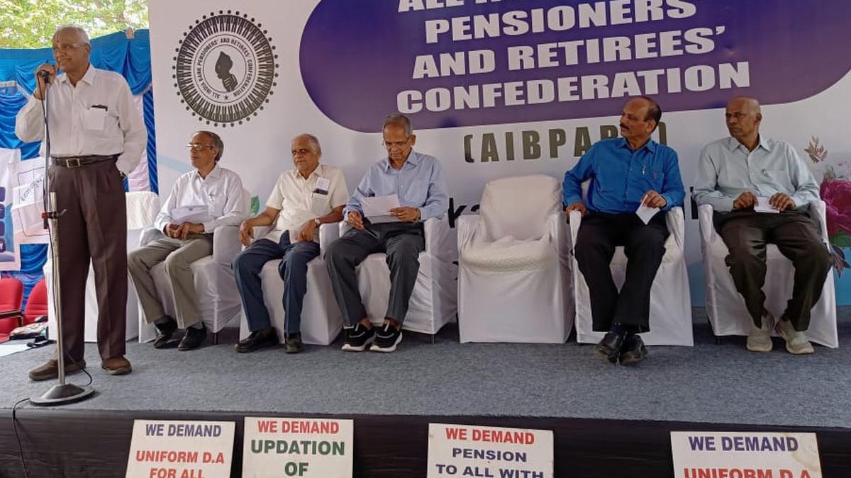 Bank pensioners, retirees protest in Bengaluru