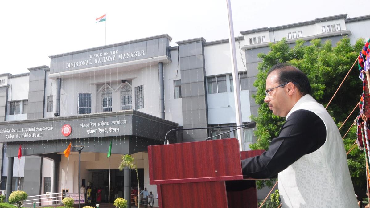 Salem Railway Division registers highest earnings through freight last