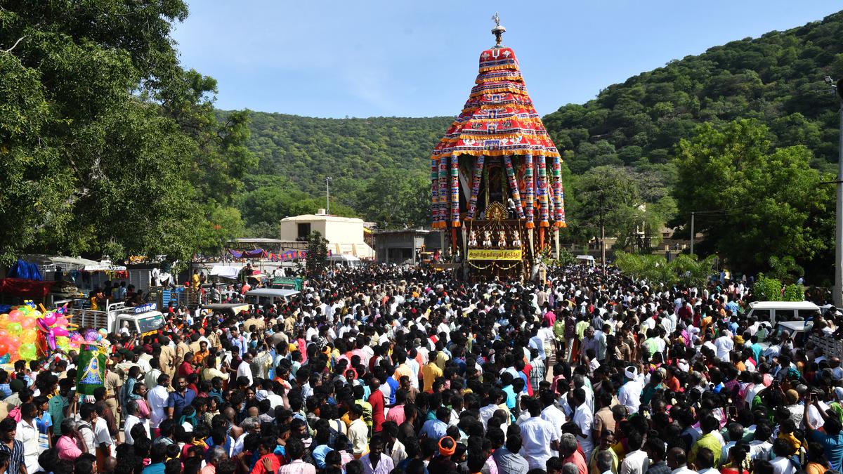 ‘Adi Ther’ festival at Alagarkoil draws thousands of devotees