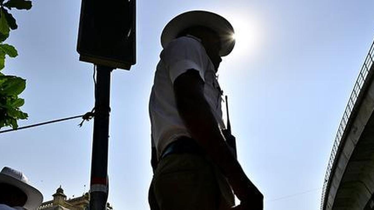 Helmet, wrong-lane violations: 1,372 cases booked in a week in Mangaluru