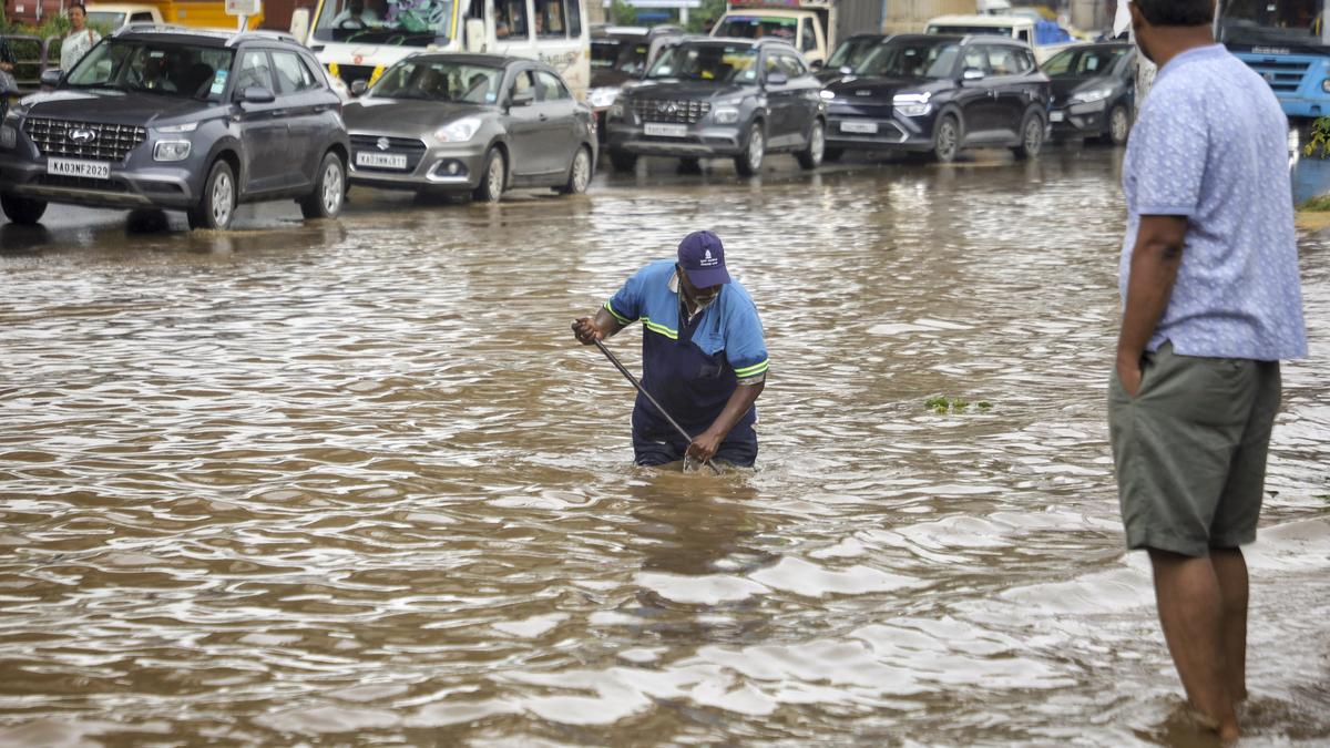 Heavy Rains Cause Flooding in Bengaluru, Traffic Disruption