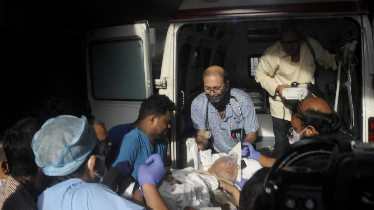 Former&nbsp;West Bengal CM &nbsp;Buddhadeb Bhattacharjee hospitalised with respiratory distress