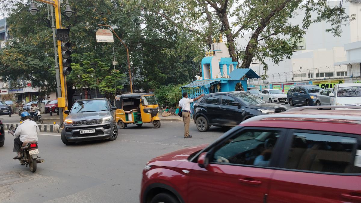 Encroachments, parking on roads choke traffic flow on G.N. Chetty Road