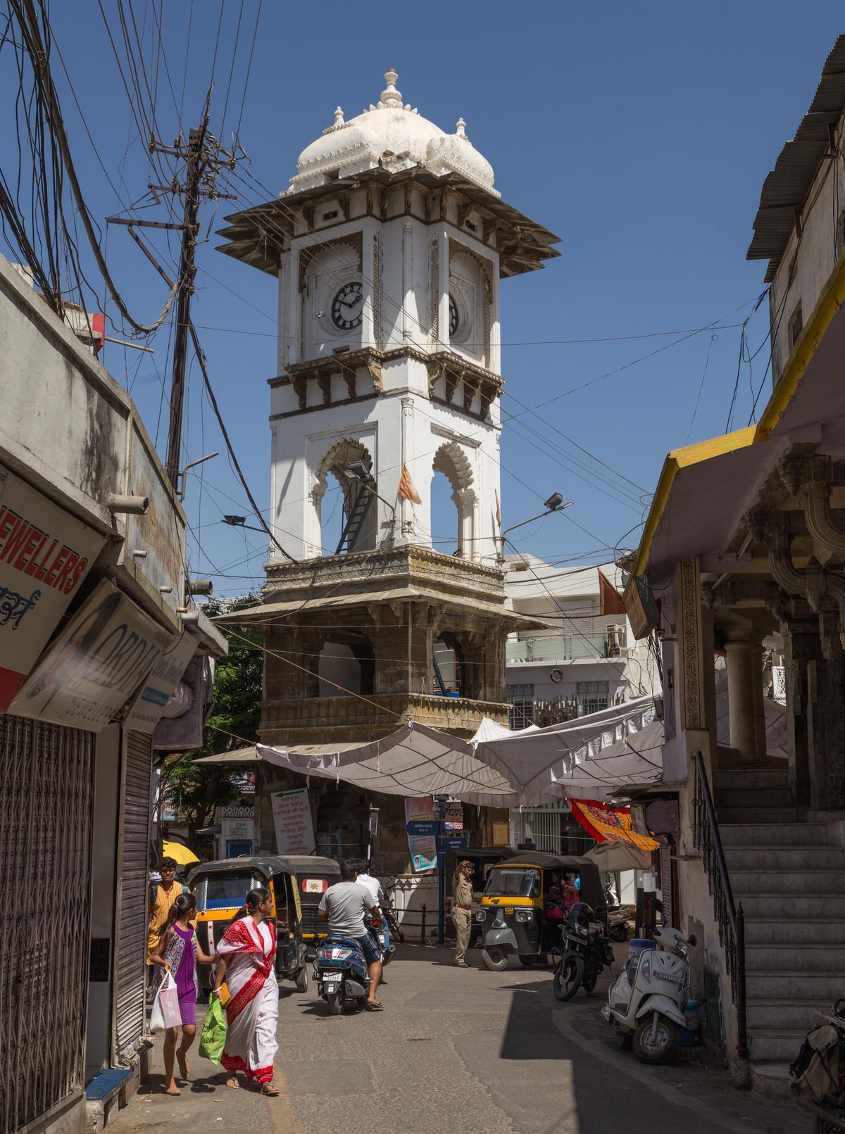 हुसैनाबाद क्लॉक टॉवर, लखनऊ का एक दृश्य हुसैनाबाद क्लॉक टॉवर, लखनऊ का एक दृश्य