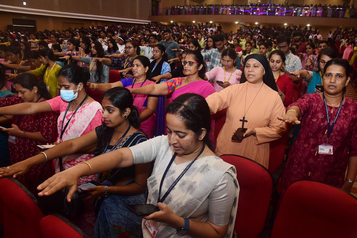 Staff members and students taking an oath during an anti-drug day programme at Father Muller Medical College, Kankanady, in Mangaluru on Friday.