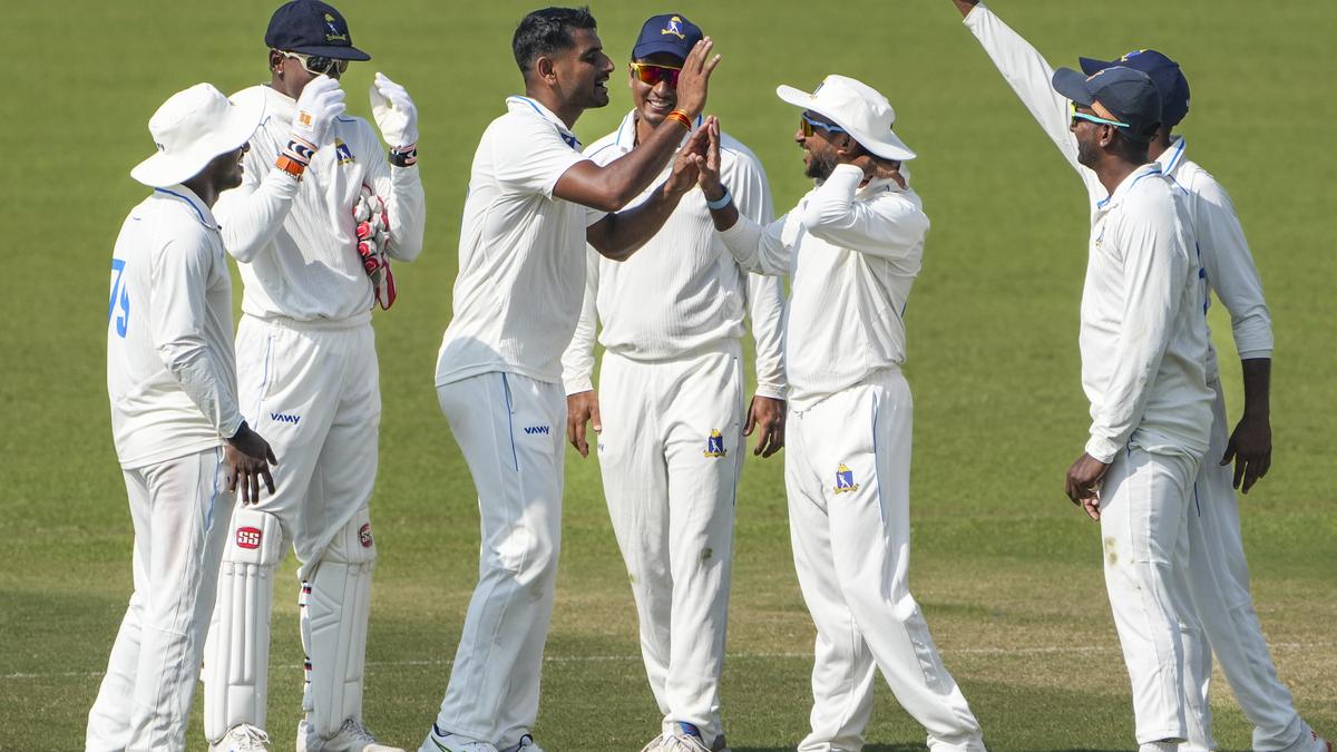 Suraj Jaiswal and Ishan Porel restrict Uttarakhand