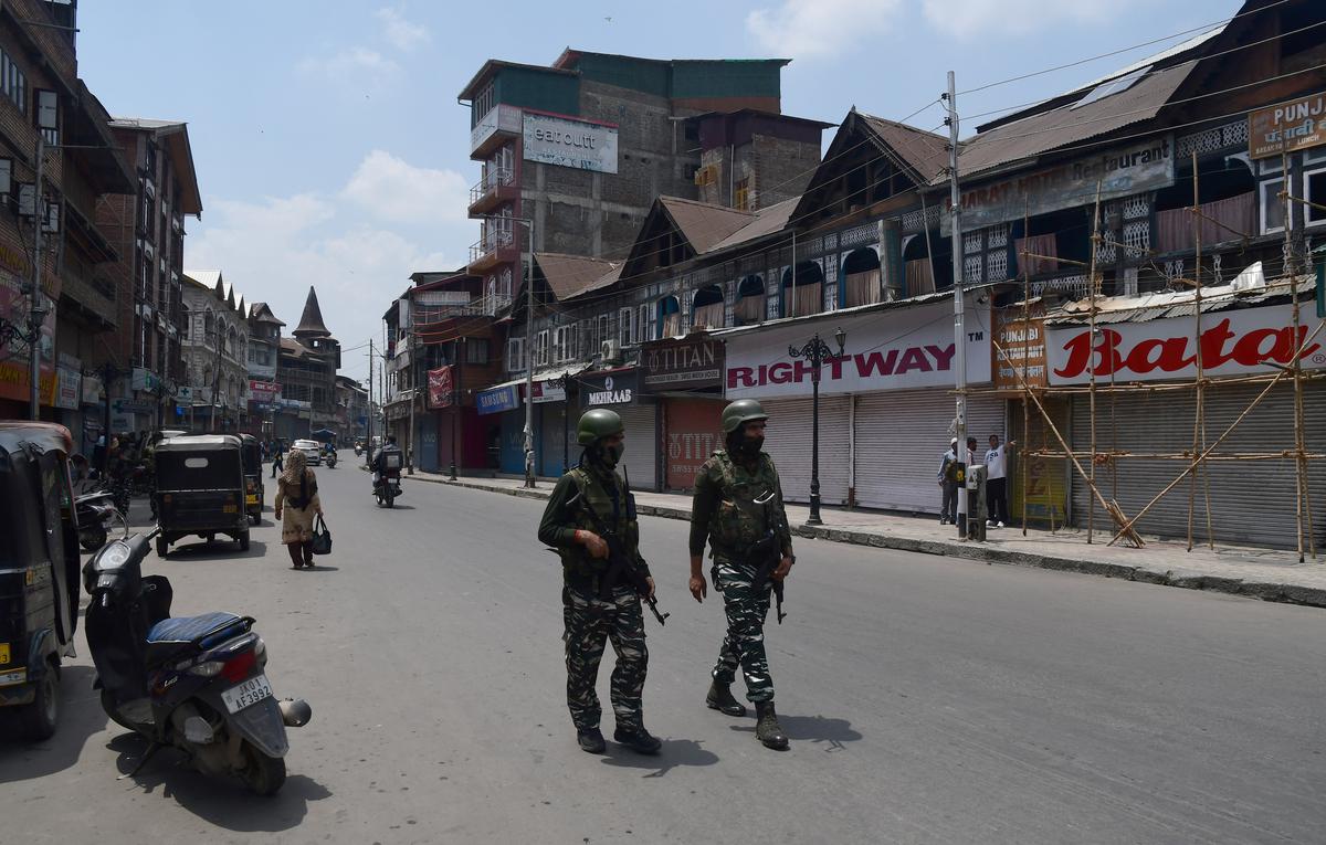 Srinagar wears a deserted look on curfew day.