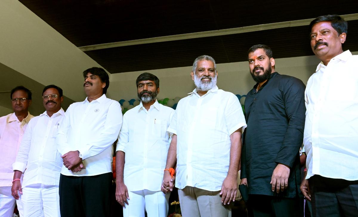 MLC elections:&nbsp;YSRCP eyeing victory with huge margin in East Rayalaseema Graduates&rsquo; constituency&nbsp;