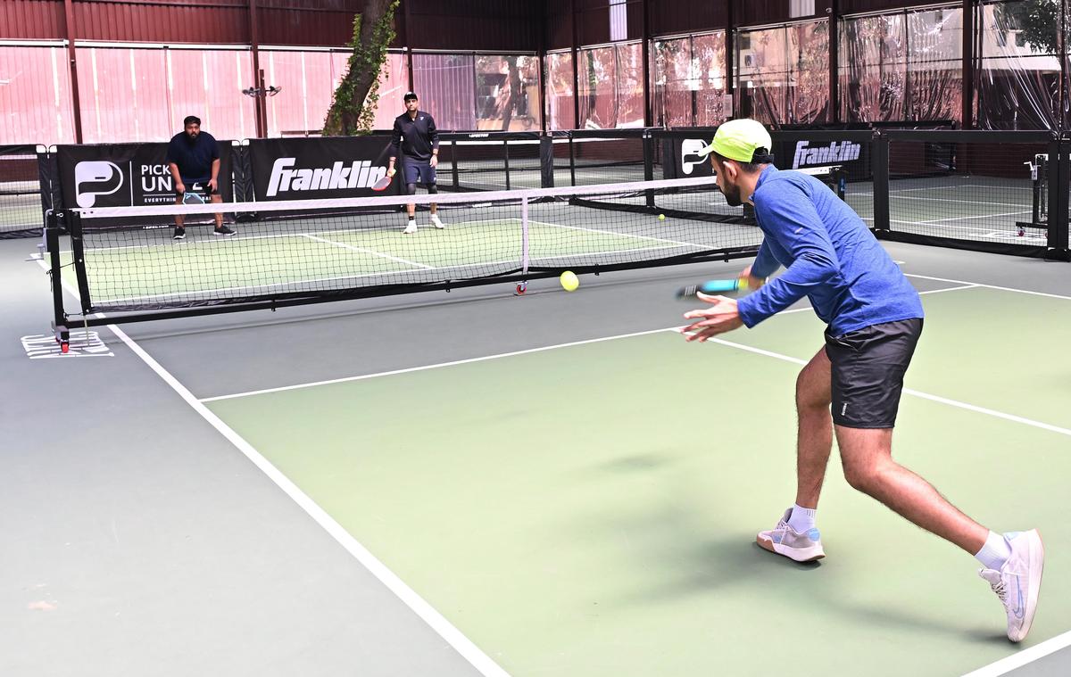 Um jogo em andamento em Serv, T Nagar