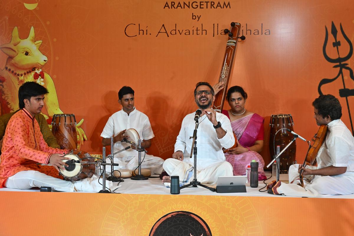 Vishnudev Namboodri accompanied by Advaith Ilavajhala (mridangam), Varadarajan (violin) and Nerkunam Sankar (kanjira).