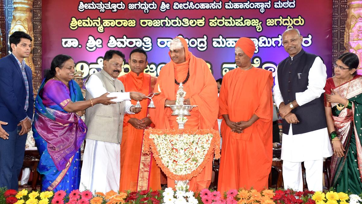 Contribution of Suttur Mutt to promote education and health extolled
