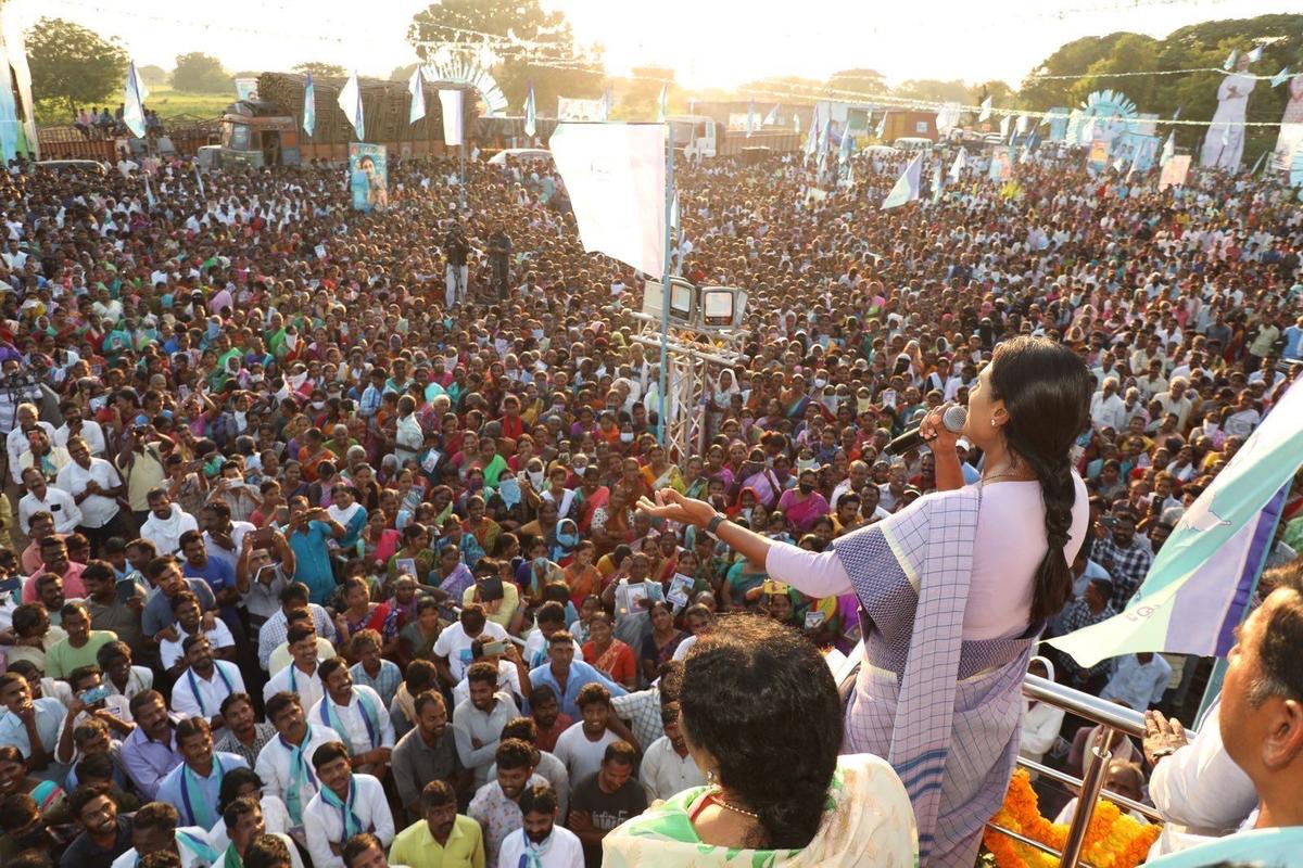 YS Sharmila crosses 3000-km mark of Praja Prasthanam padayatra, flays TRS for “murder of democracy”
