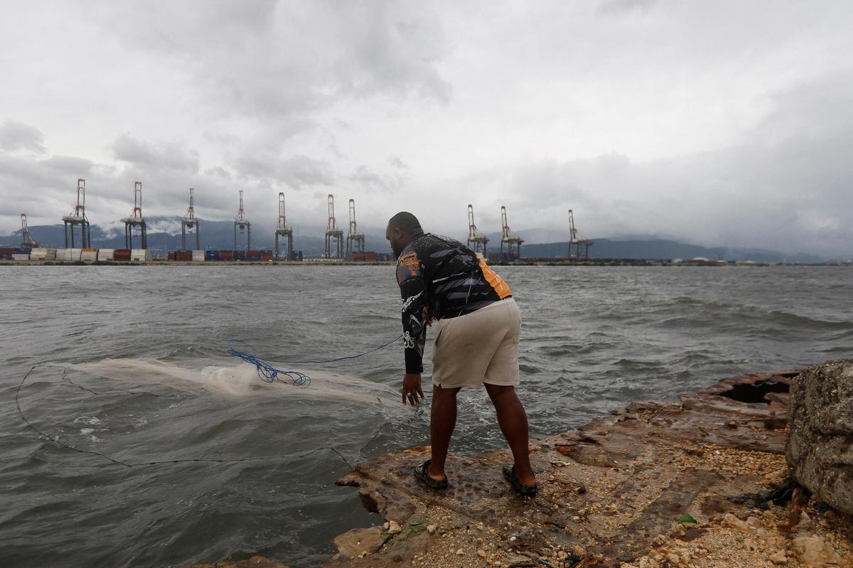 A man uses a fishing net ahead of Hurricane Melissa in Portmore, Jamaica, on October 26, 2025.