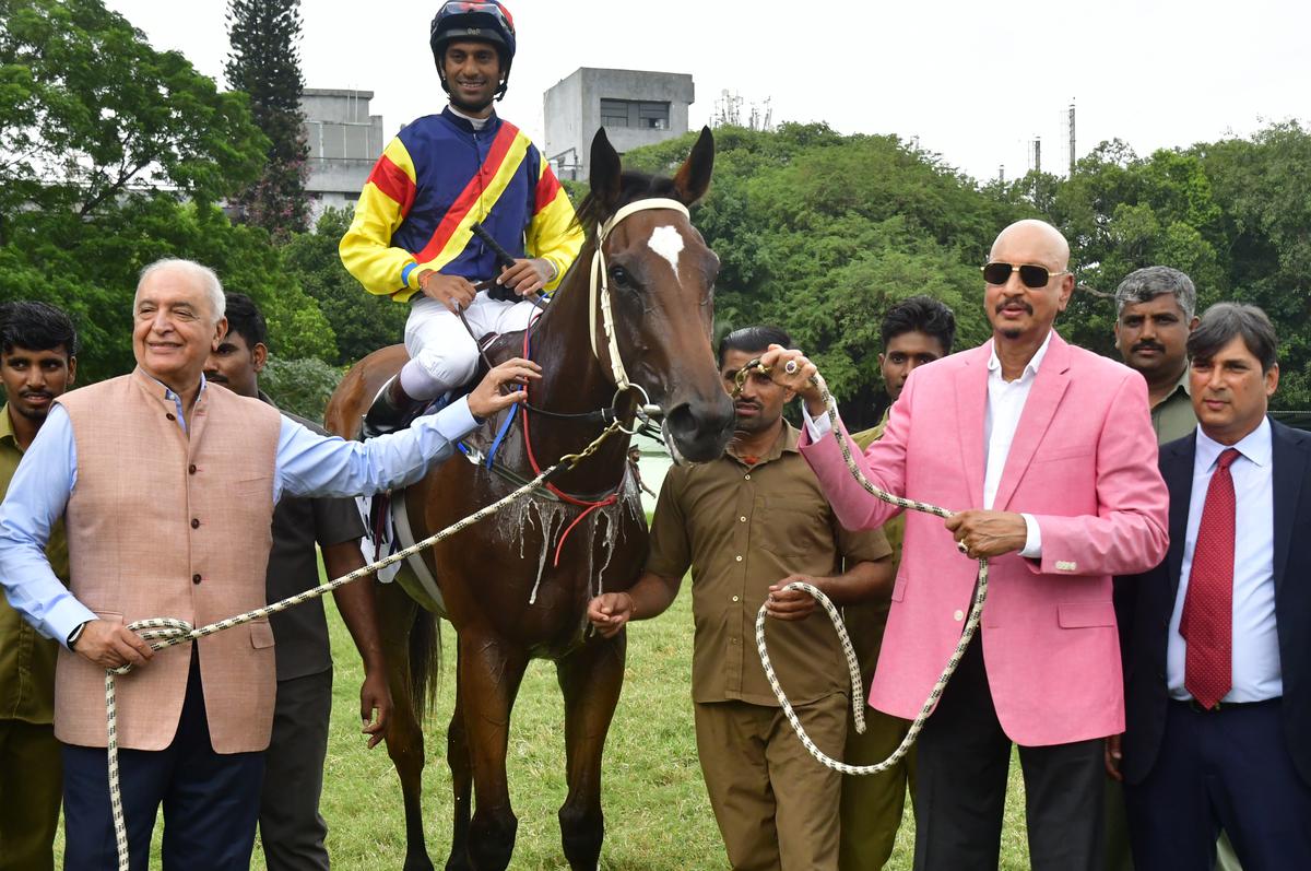 K.N. Dhunjibhoy, Rama Seshu Eyunni and trainer P Shroff leading in Jamari (P. Trevor up) after their ward won the Fillies Championship Stakes at the Bangalore Turf Club in Bengaluru on June 18, 2023.