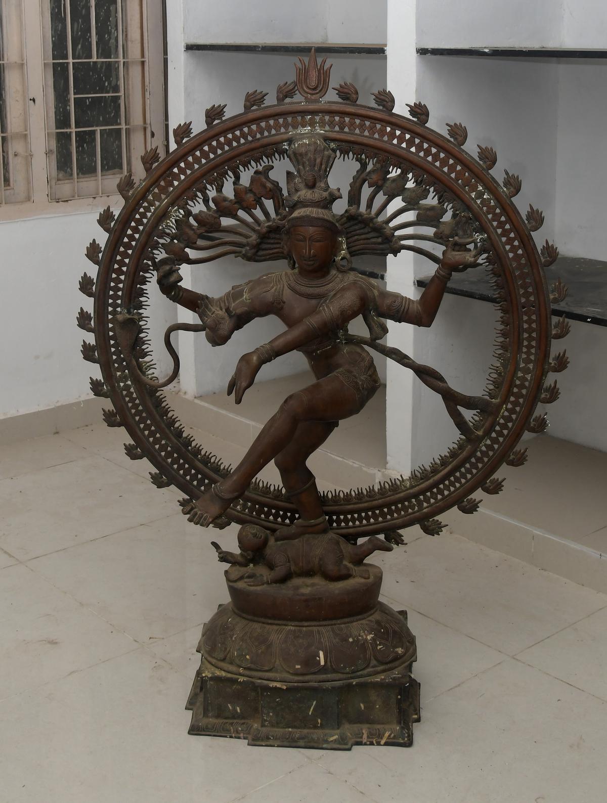 1,200-year-old Nataraja idol seized from godown in suburban ...