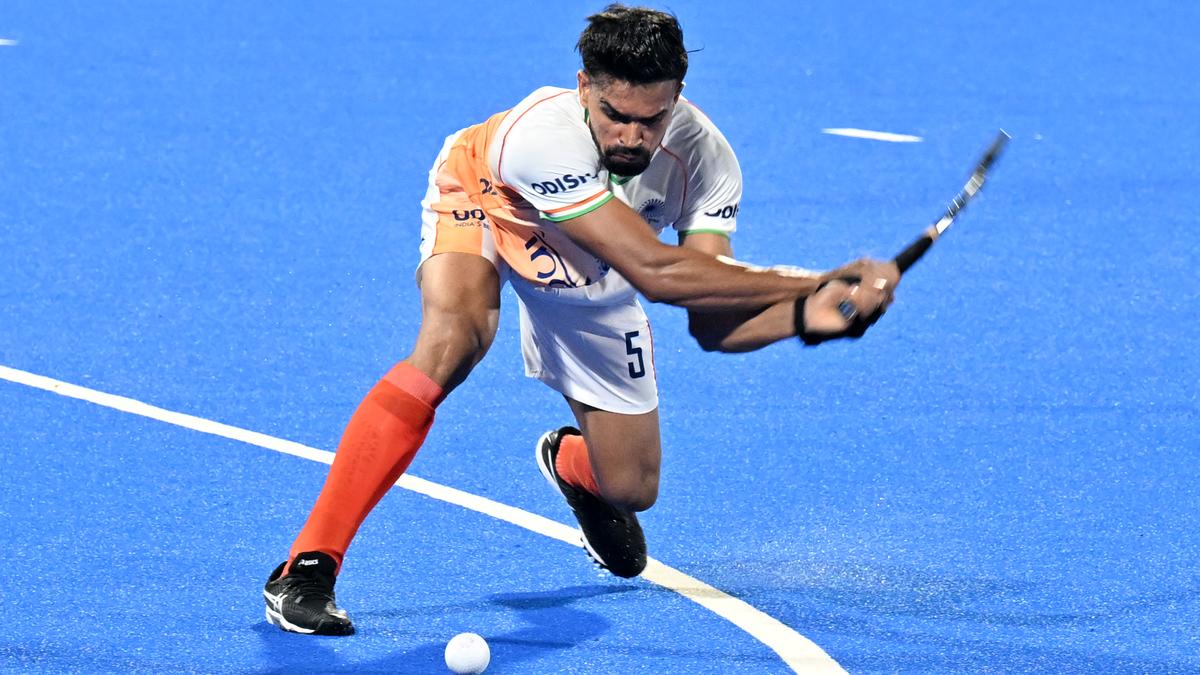 Abhishek curbs his flashiness for the team’s common goal