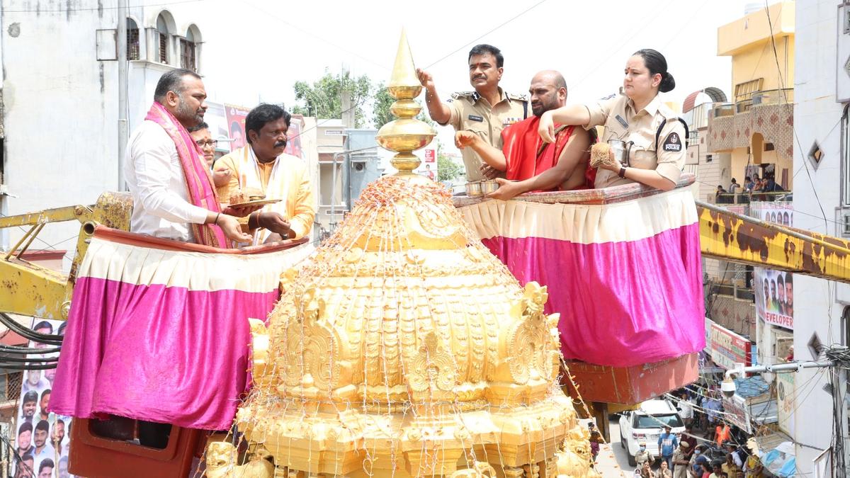 C.V. Anand reviews arrangements for Bonalu festivities