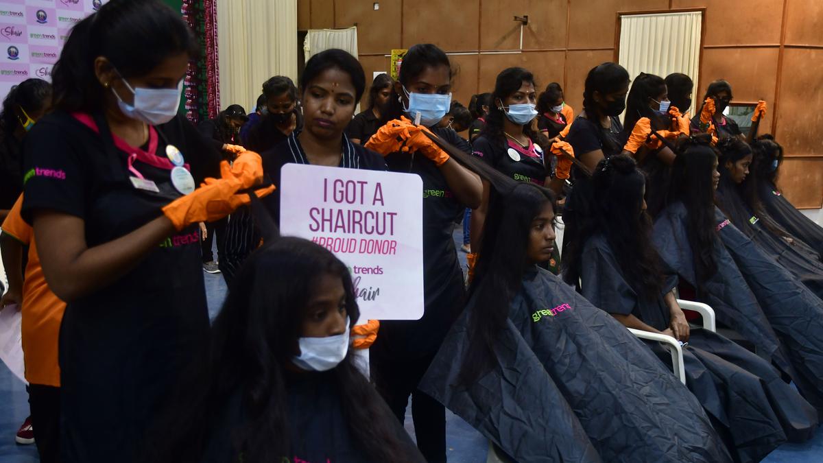 College students donate hair for a noble cause - The Hindu