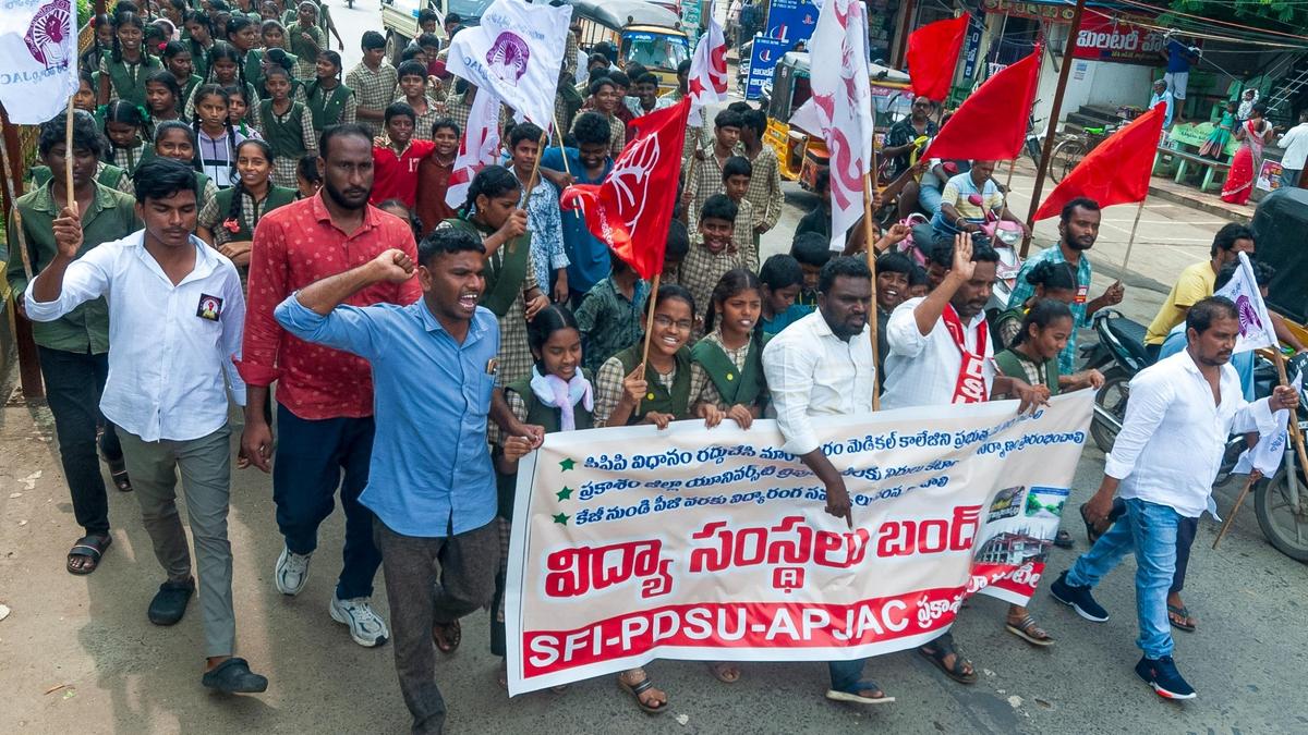 Student unions in Prakasam district protest to press 10 demands