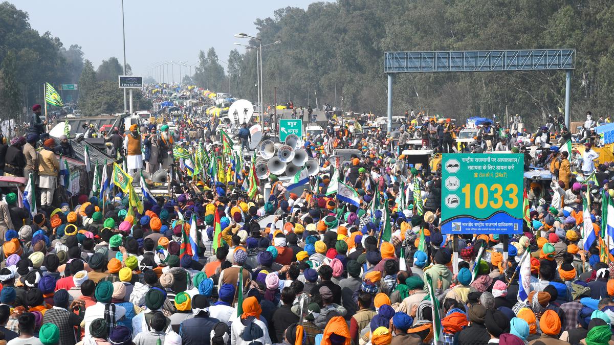 Haryana farmer unions, khaps to join agitation if talks fail