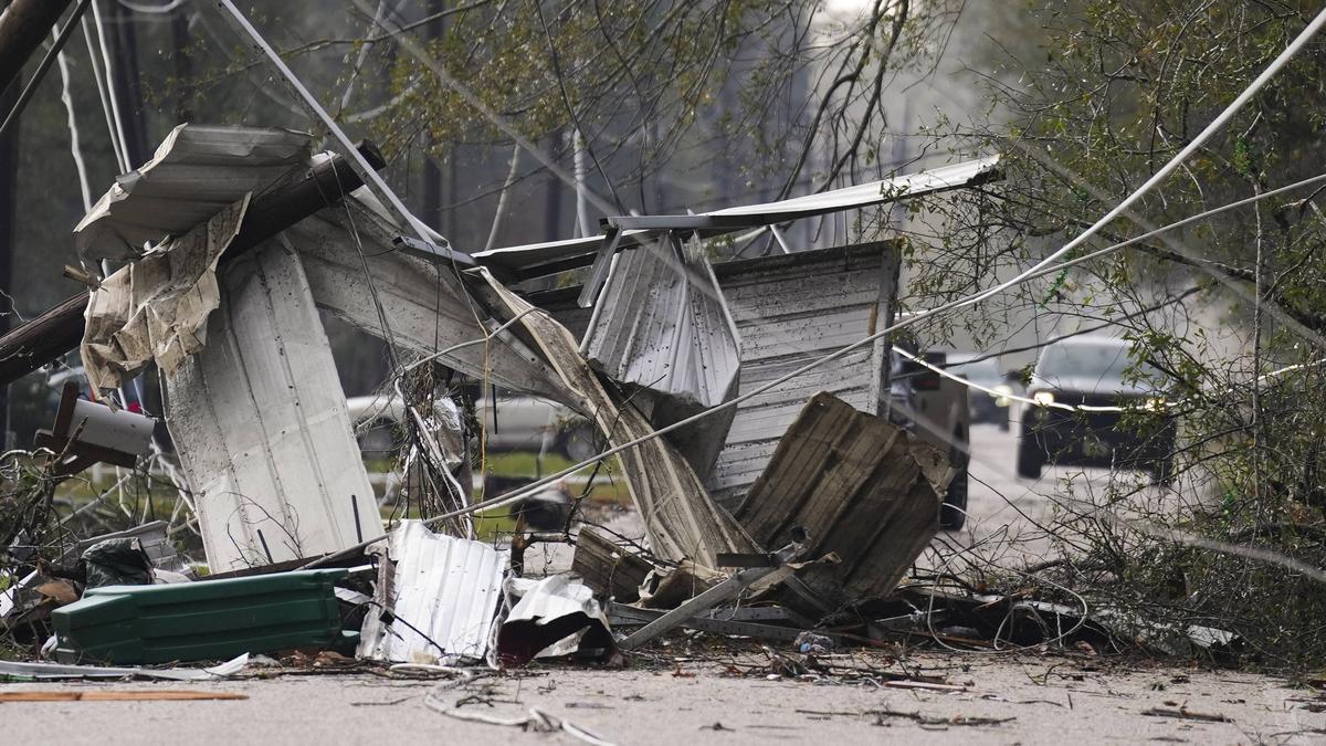 4 killed in storm system that spawned tornadoes across the southern U.S.