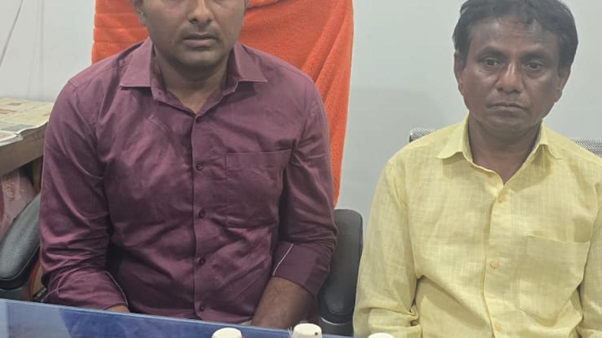 Forest range officer, junior assistant caught taking ₹15,000 bribe