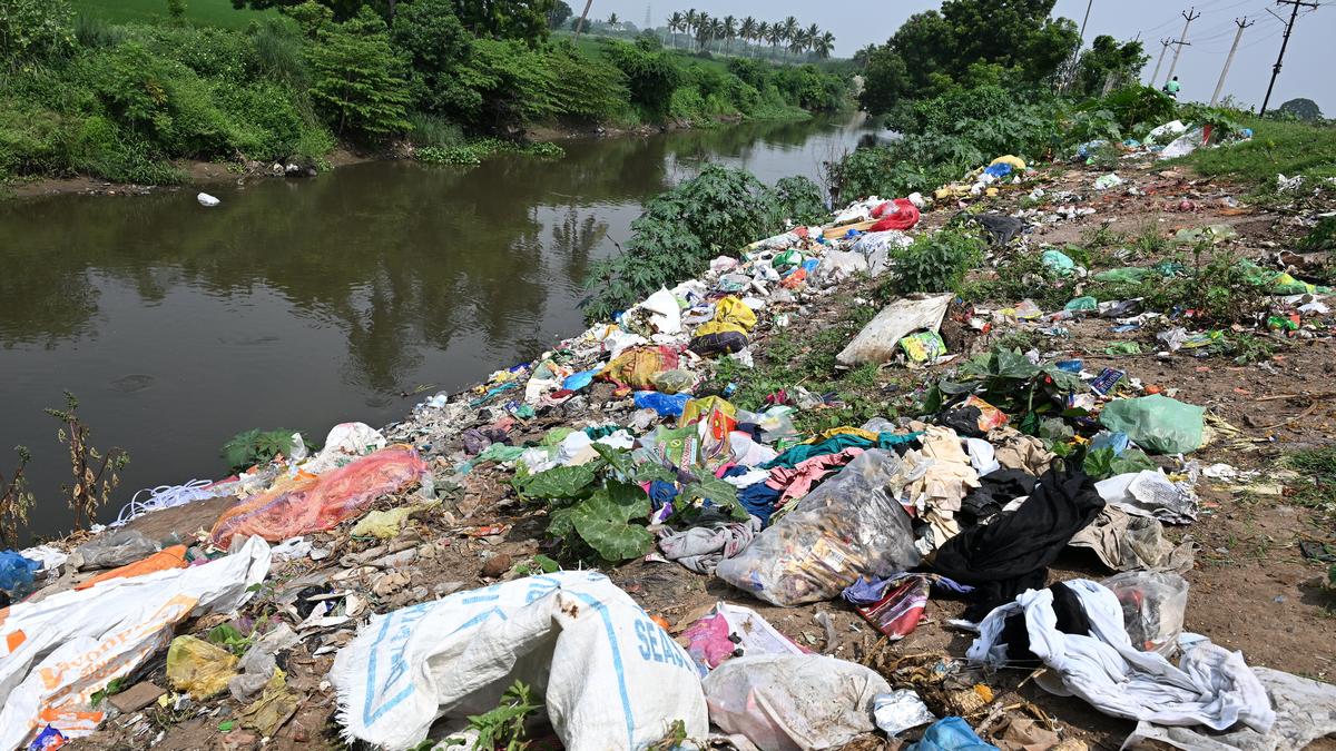 Kudamurutti riverbank along Konakarai Road raises a stench