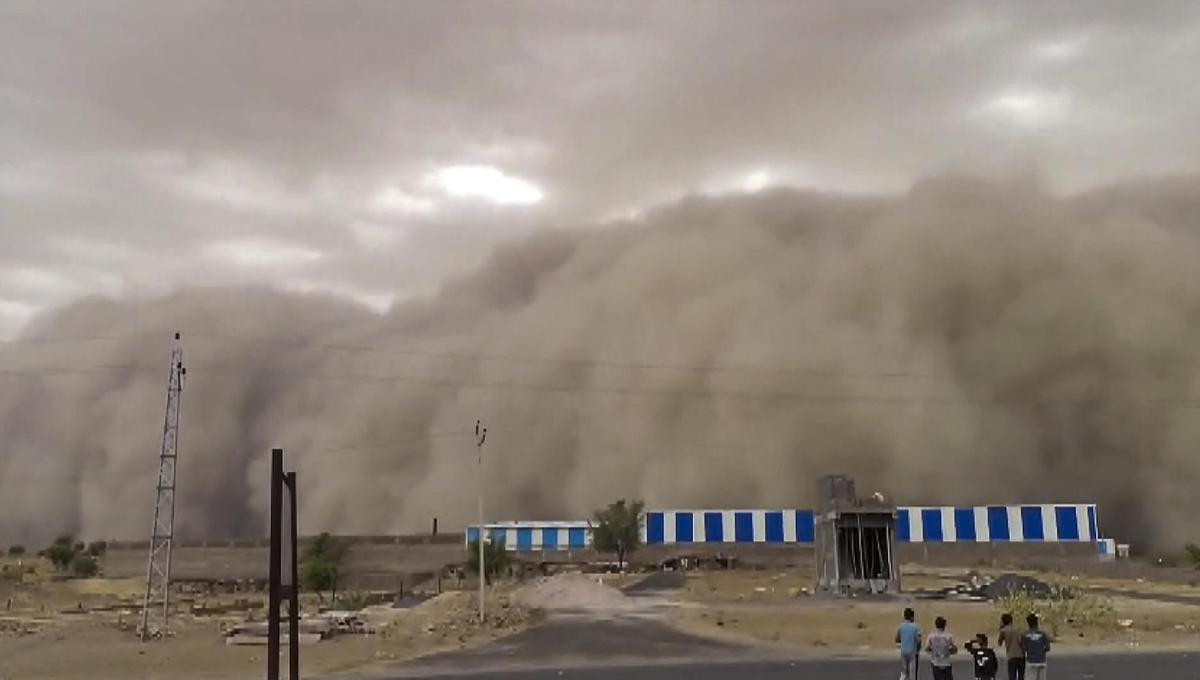 Massive dust storm sweeps through Rajasthan