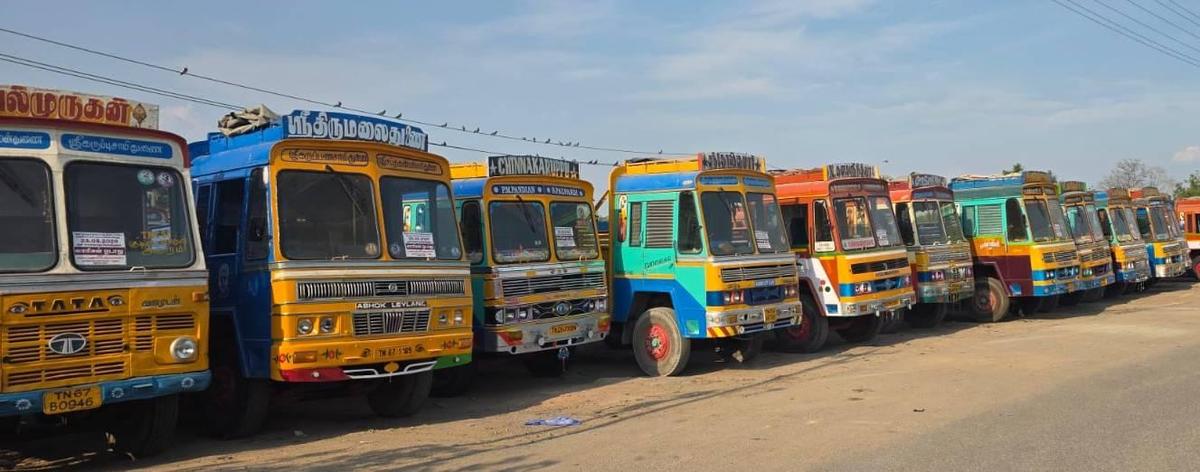 Lorry owners on strike against new parking charges levied at Koodal Nagar goods shed