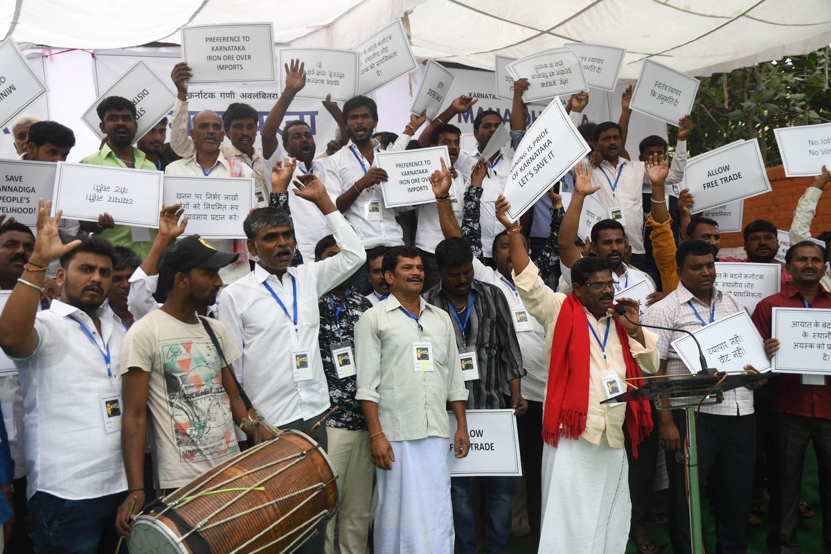 Karnataka Gani Avalambithara Vedike (KGAV) protest at Jantar Mantar against the discriminatory policies of Karnataka iron ore trade in 2019.