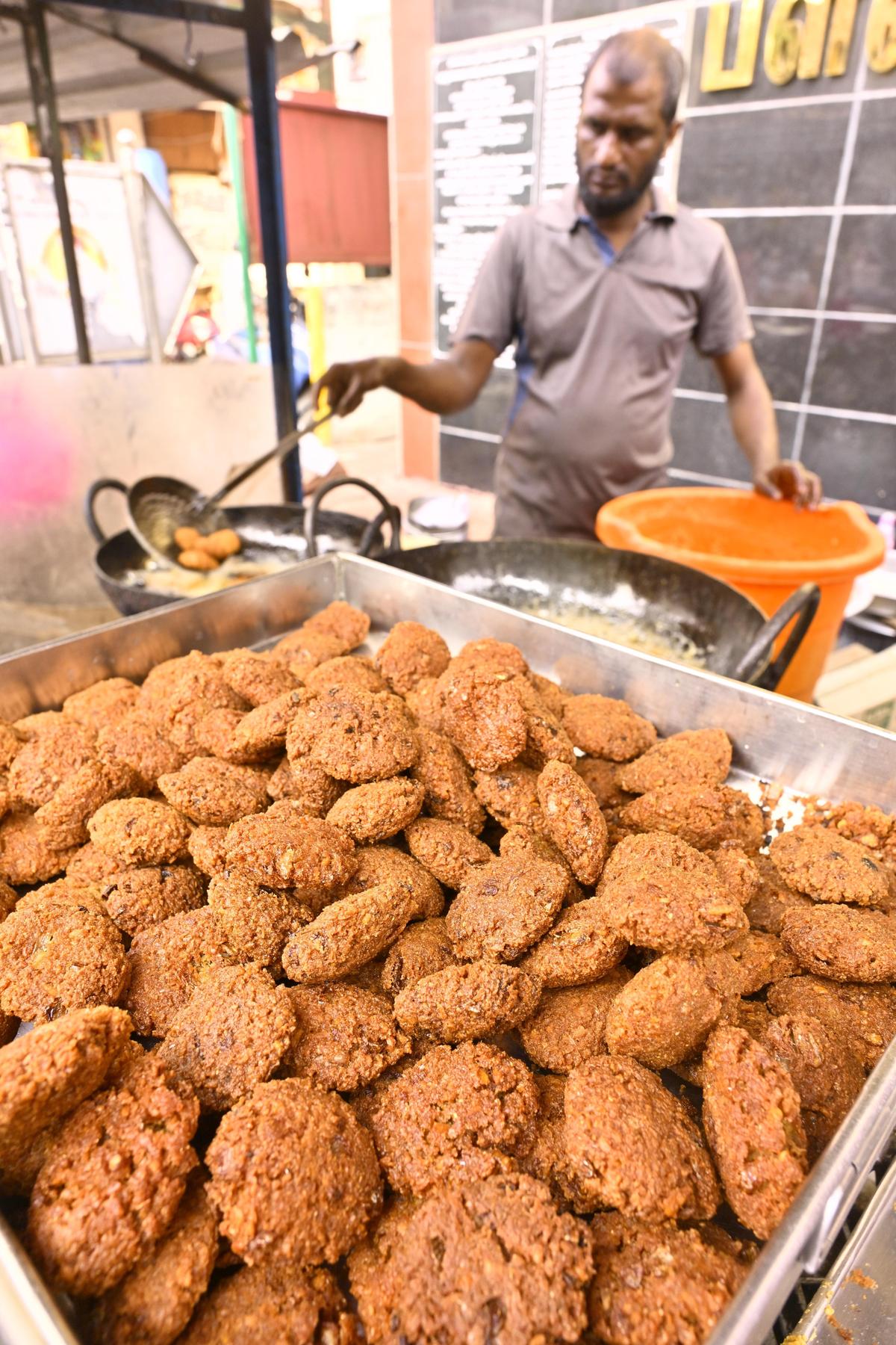 G. Batcha frying crispy golden kari vadas at Mahaboopalayam, Madurai.