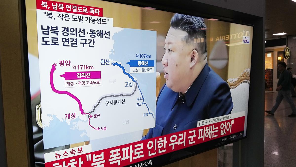 https://th-i.thgim.com/public/incoming/ad3yyz/article68755249.ece/alternates/LANDSCAPE_1200/South_Korea_Koreas_Tensions_68357.jpg