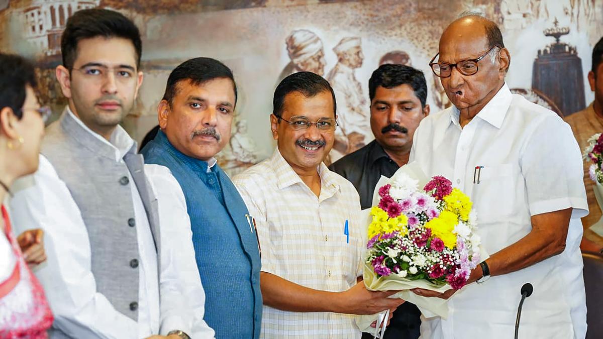 Arvind Kejriwal meets Sharad Pawar in Mumbai