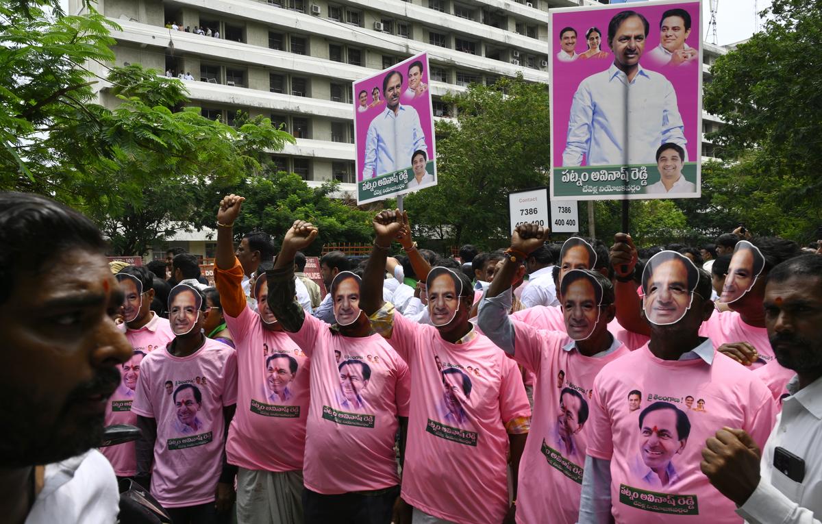 BRS supporters during the appearance of former Chief Minister K. Chandrasekhar Rao before the Justice P.C. Ghose Commission, in Hyderabad on Wednesday. BRS supporters during the appearance of former Chief Minister K. Chandrasekhar Rao before the Justice P.C. Ghose Commission, in Hyderabad on Wednesday.