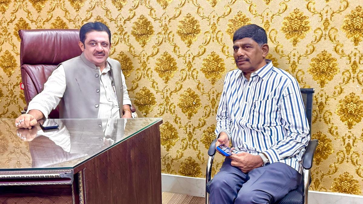 Meeting between Zameer Ahmed Khan and D.K. Suresh raises eyebrows in Karnataka